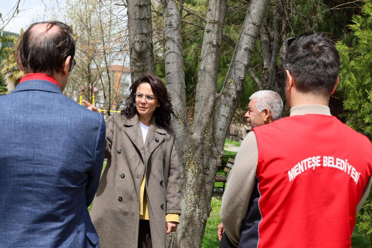 Vatandaşlar Şikayet Etti: Menteşe'de Çocuk Parkları Baştan Aşağı Yeniliyor 4